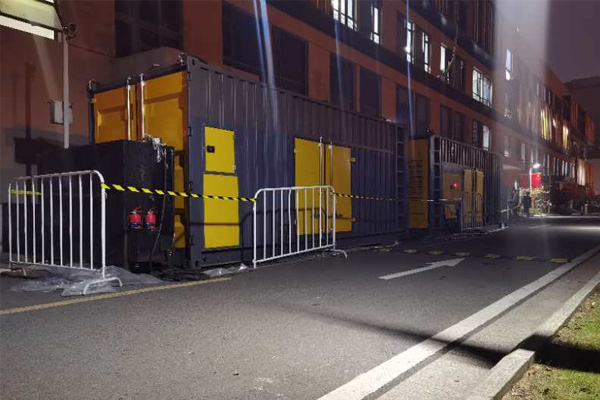 昌黎柴油发电机组的输出电压是如何调节的？